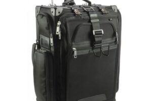 The 5 Best Luggages for Pilots and Flight Crew (2024 Reviews)