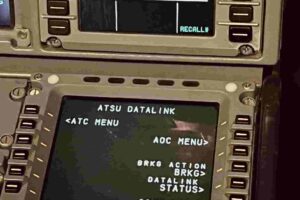 Airplane Connectivity: ACARS vs CPDLC